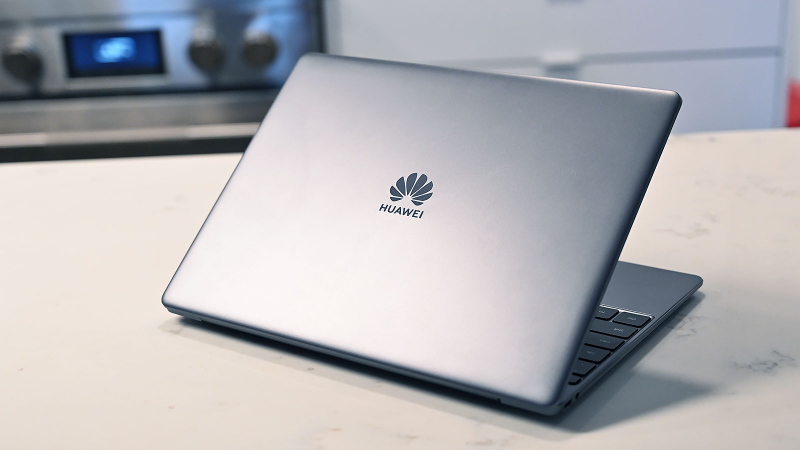 Illustration for article titled El nuevo portátil de Huawei supera al MacBook Air en casi todo, empezando por el precio